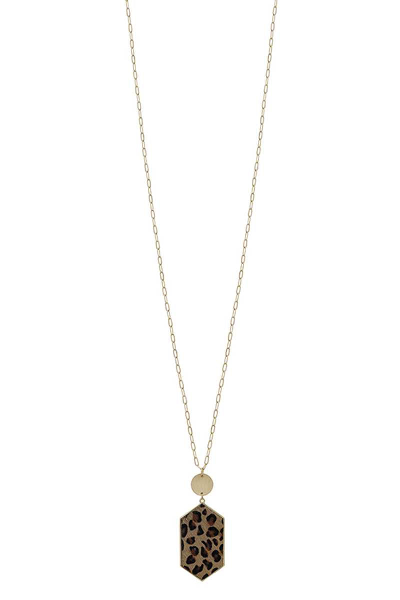 Collier long avec pendentif léopard hexagonal et chaîne en métal