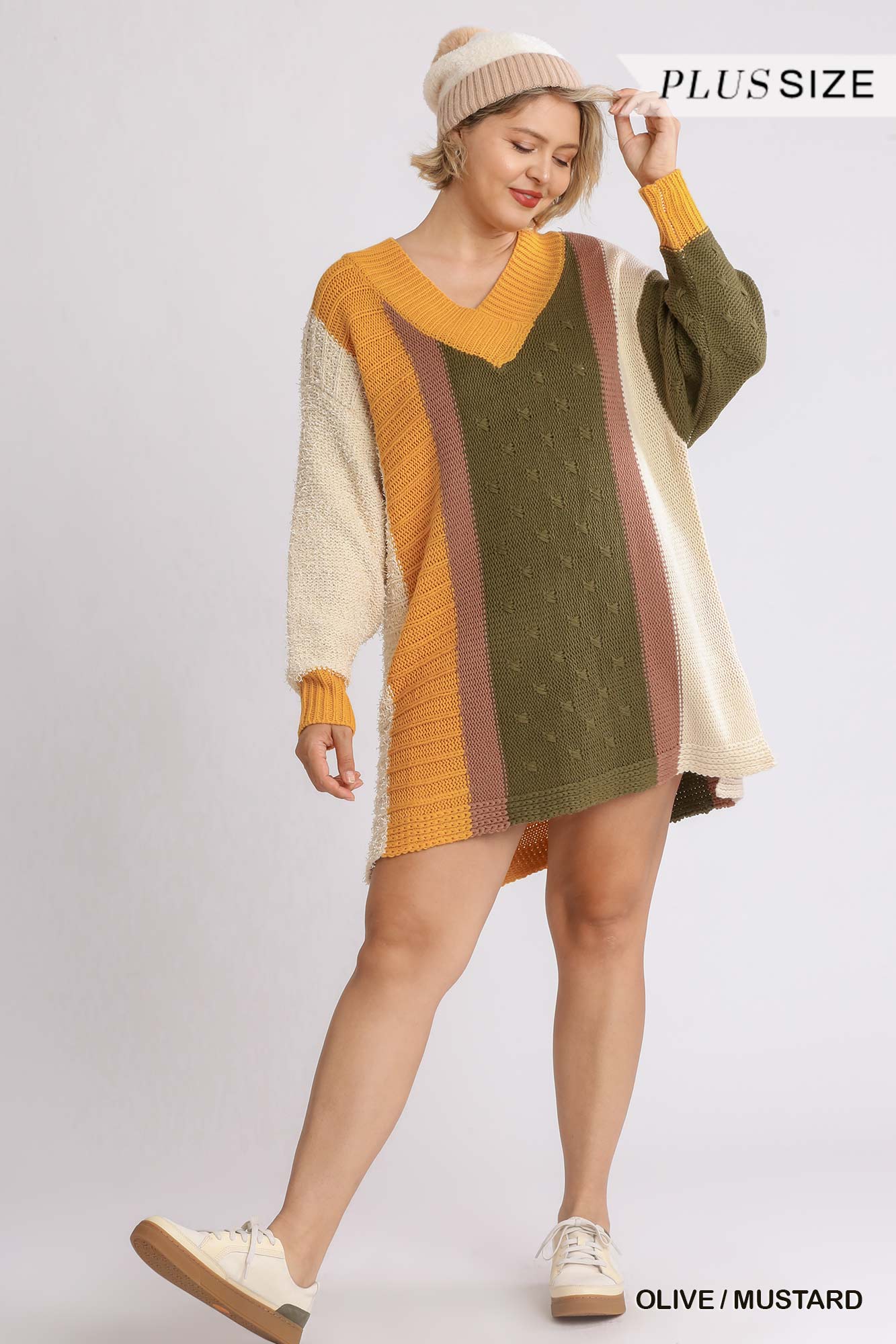 Robe pull oversize multicolore en bouclé à col en V et fente latérale