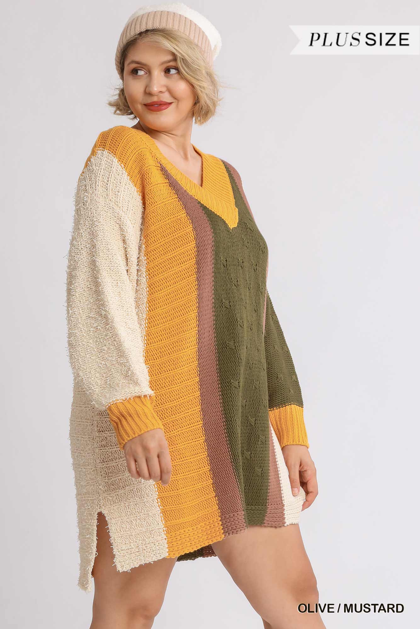 Robe pull oversize multicolore en bouclé à col en V et fente latérale