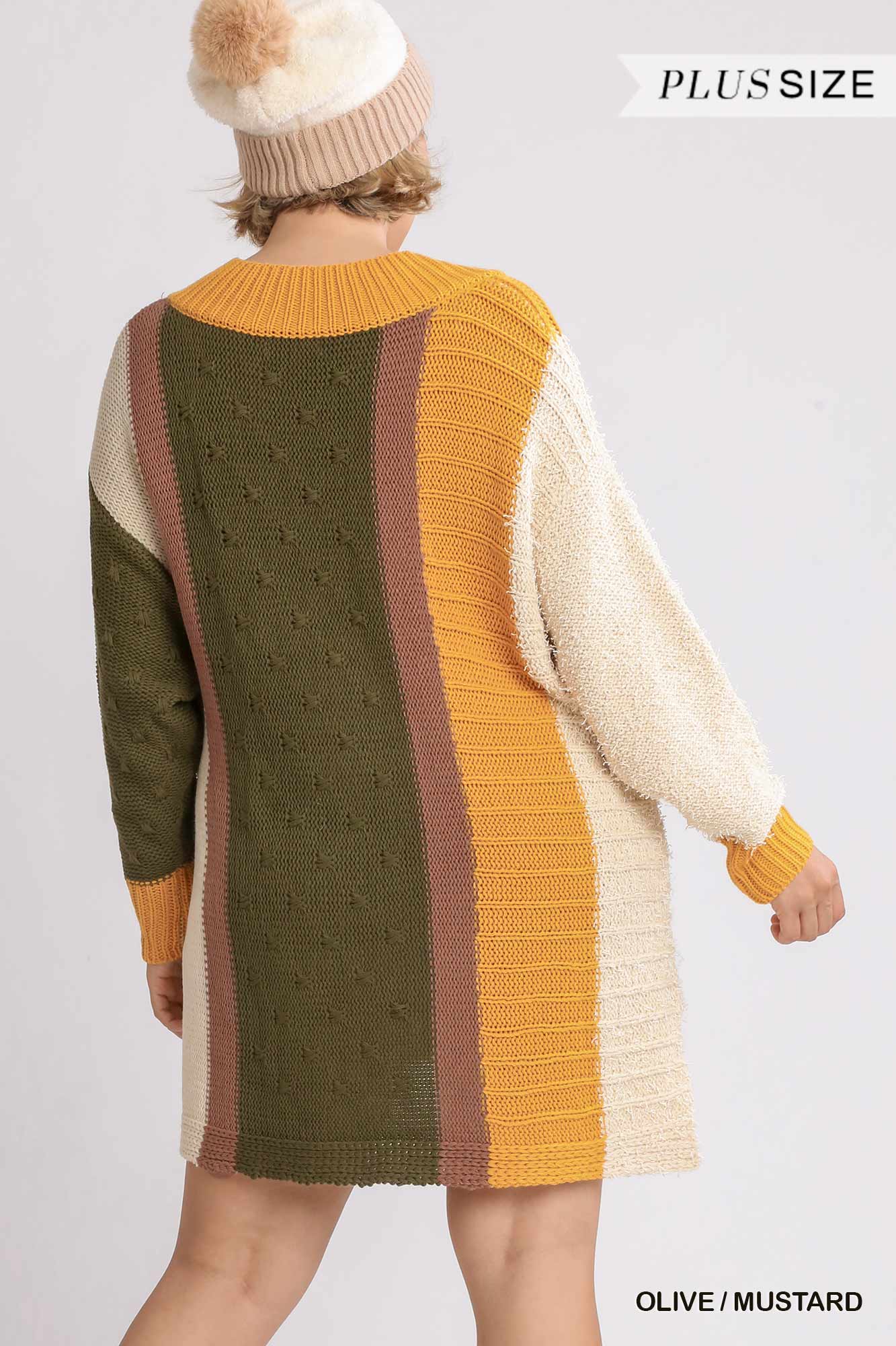 Übergroßes, mehrfarbiges Bouclé-Pulloverkleid mit V-Ausschnitt und Seitenschlitz