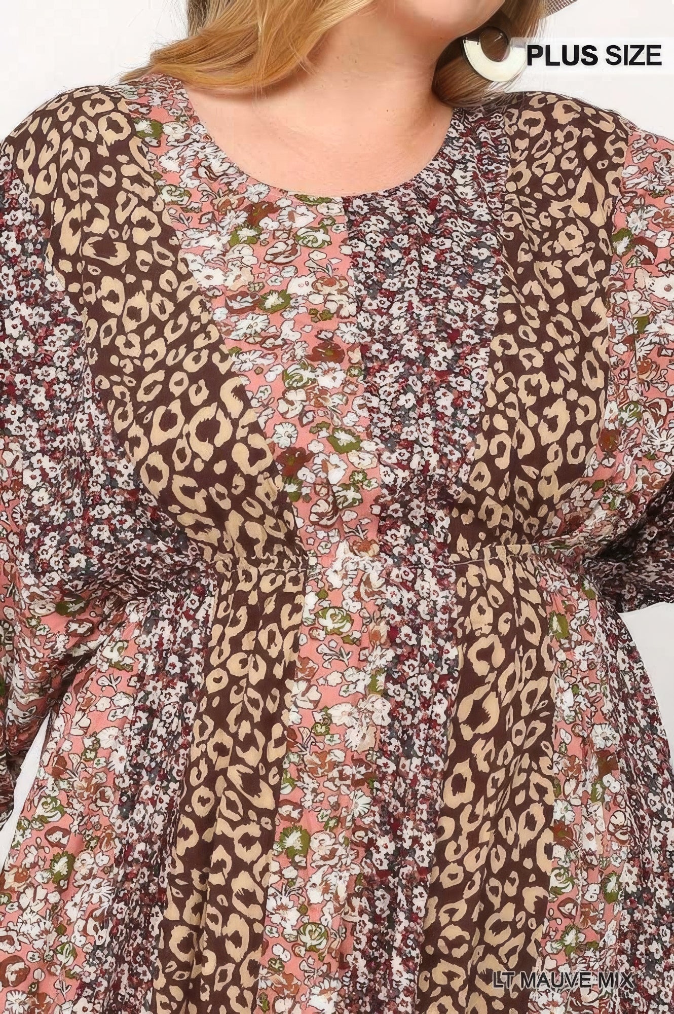 Kleid mit Fledermausärmeln und verschiedenen Prints und Seitentaschen