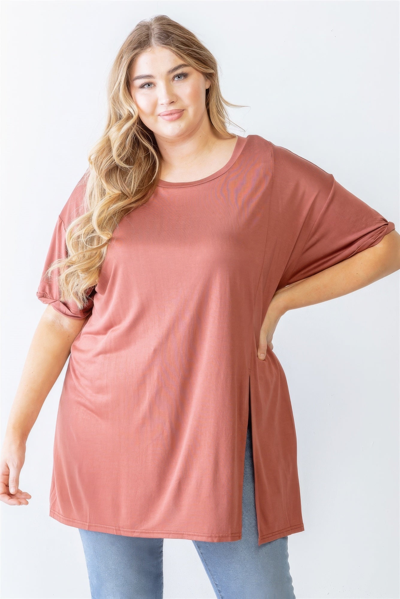 Plus Brick Relaxed Top mit Rundhalsausschnitt und kurzen Ärmeln