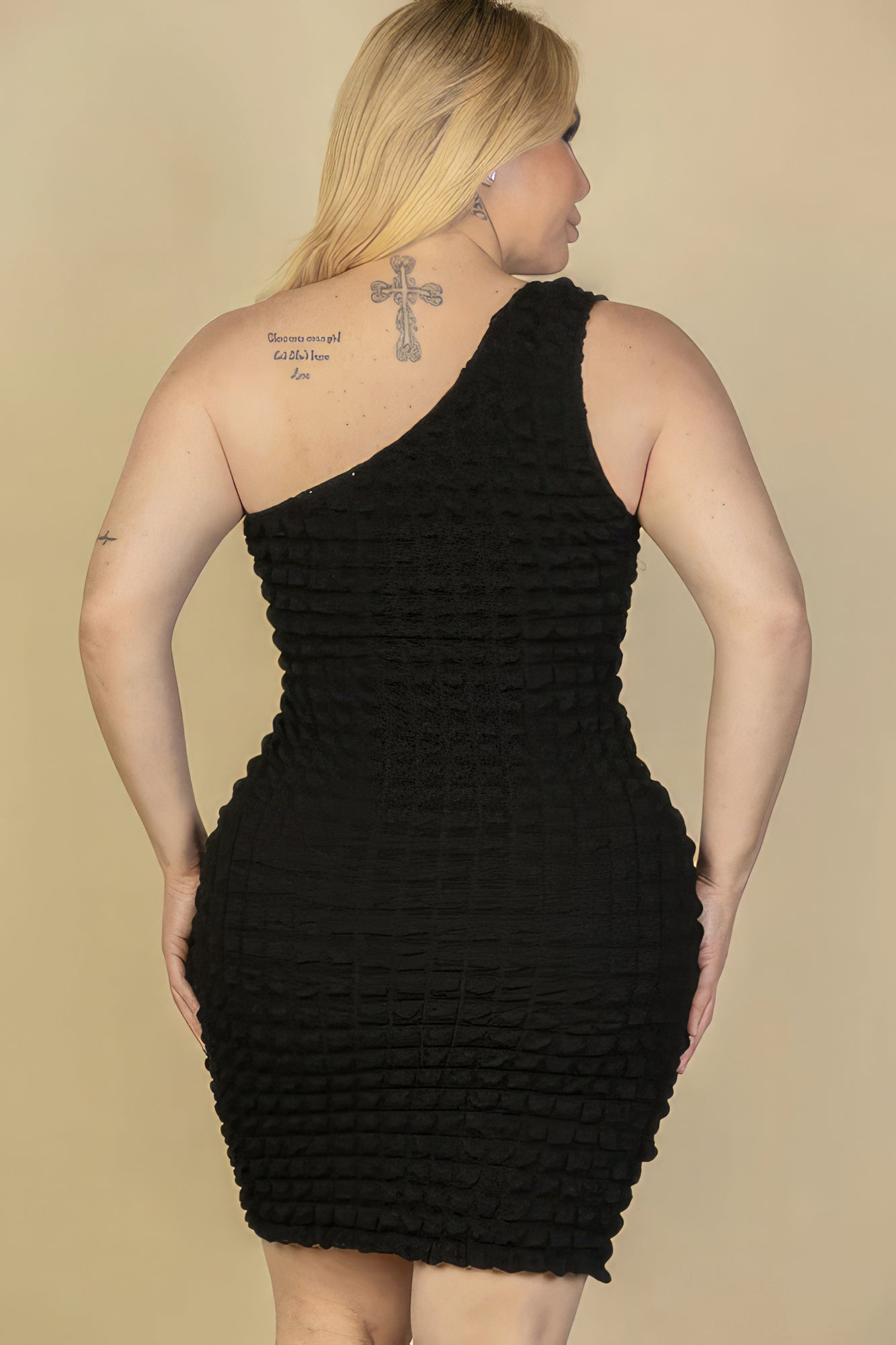 Plus Size One-Shoulder-Bodycon-Minikleid aus Bubble-Stoff